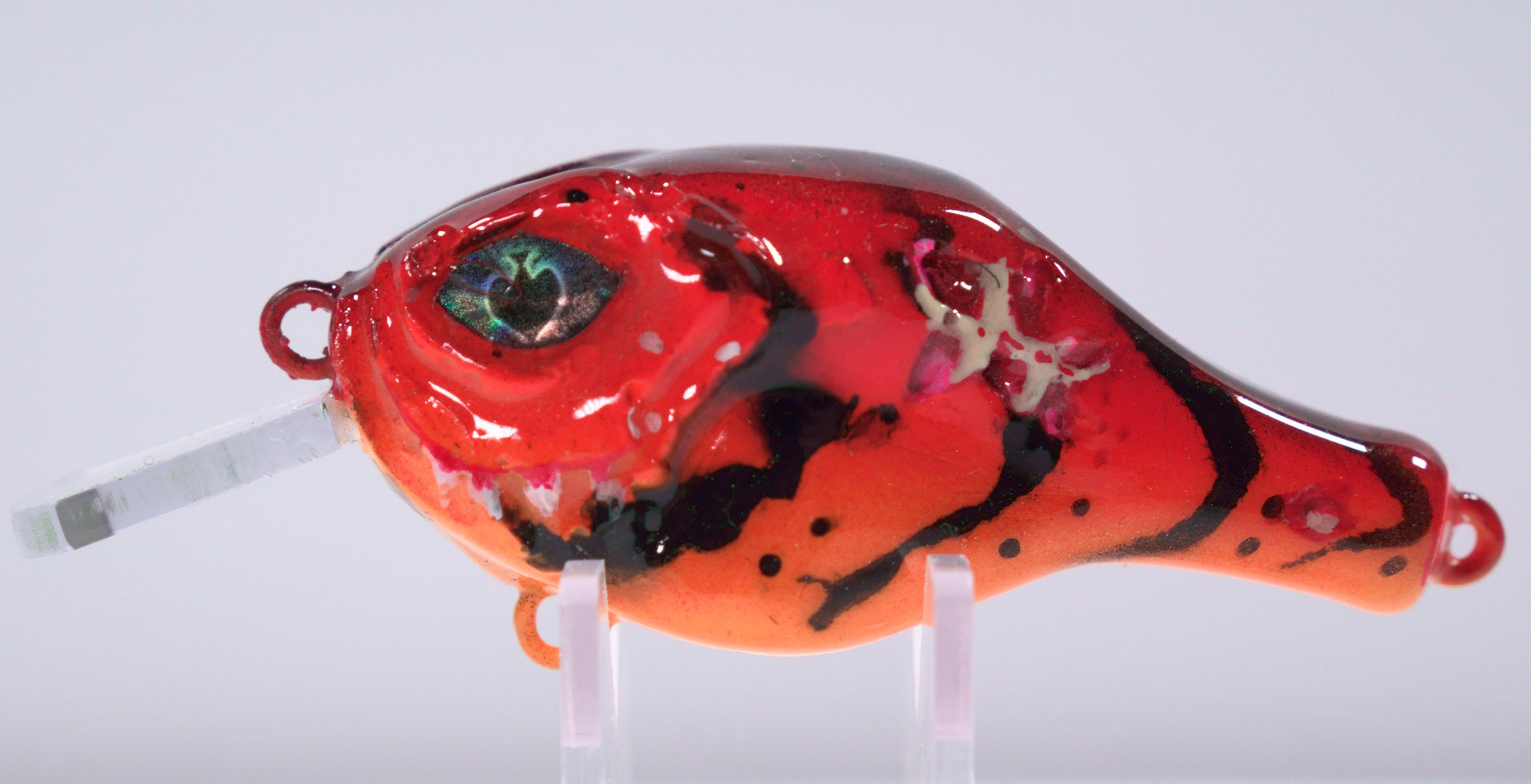 The Sinister Squarebill in Fire Craw is a 0.7 oz shallow-diving crankbait designed to bring the heat when bass are feeding on crawfish. Diving 3 to 5 feet, this lure excels around rock, wood, and shallow structure where big fish hunt. The Fire Craw color pattern combines deep reds, burnt orange, and black accents to perfectly imitate a defensive crawfish — irresistible to pre-spawn and early spring bass.

Built with a squarebill design for a bold, erratic deflection, that crashes through cover.